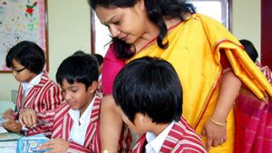 UP: विद्यालयों में शिक्षा की गुणवत्ता सुधारने के लिए योगी सरकार उठाएगी ये बड़ा कदम, CM Yogi ने दिये निर्देश