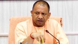 UP News: CM योगी ने की नियुक्ति कार्मिक विभाग की समीक्षा, बोले- मेरिट के आधार पर करें तैनाती