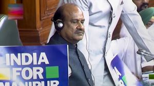 Parliament Session: गलत रणनीति के कारण मानसून सत्र में परास्त हो रहा विपक्ष