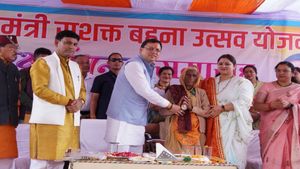उत्तराखंड; सीएम धामी चंपावत में आयोजित रक्षाबंधन कार्यक्रम में हुए शामिल,महिलाओं ने किए रक्षासूत्र भेंट