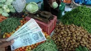 आम आदमी को झटका: जुलाई में खुदरा महंगाई दर बढ़कर 7.44% पर पहुंची, टमाटर और सब्जी ने बिगाड़ा खेल