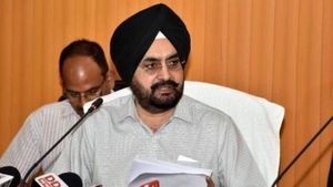 उत्तराखंड: मुख्य सचिव ने अवैध खनन की रोकथाम को लेकर जिलाधिकारियों के साथ की मीटिंग, दिए ये निर्देश