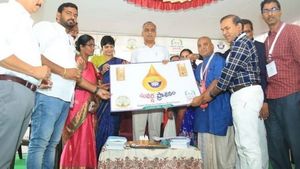 तेलंगाना सरकार 3.8 लाख बच्चों को उपलब्ध कराएगी कंजंक्टिवाइटिस की दवा 