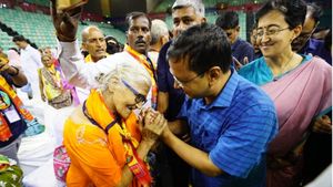 दिल्ली सरकार की 'मुख्यमंत्री तीर्थ यात्रा' क्या है? कैसे और कहां करें अप्लाई 