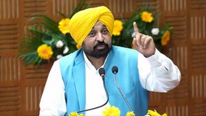पराली जलाने की घटनाओं में इस साल आएगी 50 फीसदी तक कमी, Punjab Govt ने किया ये बड़ा दावा