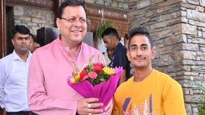 पहाड़ के वायरल स्टंटमैन ने मुख्यमंत्री आवास पर दिखाया टैलेंट,  CM धामी ने किया ये ऐलान 