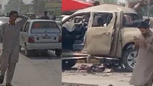 Pakistan: पाकिस्तान के पेशावर में बड़ा धमाका, हमलावरों ने फ्रंटियर कोर को बनाया निशाना, काफिले पर फेंका बम