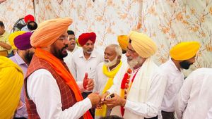 पंजाब: कैबिनेट मंत्री कुलदीप धालीवाल और लालजीत सिंह भुल्लर के नेतृत्व में कई पंचायतें AAP में शामिल
