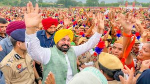 पंजाब: CM भगवंत मान ने जमकर किया भंगड़ा, पुलिस कांस्टेबलों की पासिंग आउट परेड में पहुंचे थे 