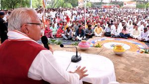 जनसंवाद कार्यक्रम में नारनौंद पहुंचे सीएम खट्टर, स्थानीय मुद्दों पर खुलकर की चर्चा