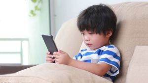 Kids Phone Use: बच्चों की मेंटल हेल्थ के लिए खतरनाक है मोबाइल, जानिए कैसे फोन एडिक्शन को करें कंट्रोल