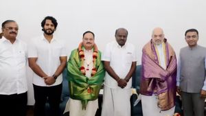 BJP-JDS Alliance: कर्नाटक में हाथ तो मिला लिया, क्या दिल भी मिलेंगे? 