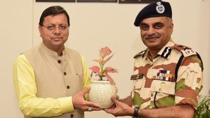 उत्तराखंड: सीएम धामी से मिले ITBP महानिदेशक अनीश दयाल, इन मुद्दों पर की बात