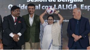 क्रिकेट के बाद अब बिजनेस फील्ड में छाने की तैयारी में सौरव गांगुली, बंगाल में शुरू करेंगे स्टील फैक्ट्री