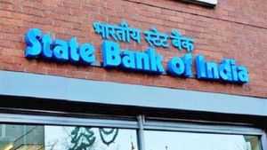 SBI का कर्जदारों को सरप्राइज, घर-घर पहुंचा रहे चॉकलेट, जानिए क्या है वजह? 