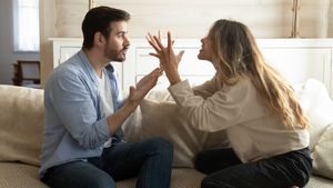 Toxic Relationship: क्या आपका रिश्ता भी होने लगा टॉक्सिक? इन तरीकों से करें पहचान और पाएं छुटकारा 