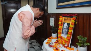 उत्तराखंड: पंडित गोविंद बल्लभ पंत की जयंती पर सीएम धामी ने किया याद, अर्पित की श्रद्धांजलि