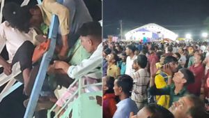 झूला झूलते वक्त फंसे लड़की के बाल, भयानक VIDEO से दहला उठा लोगों का दिल
