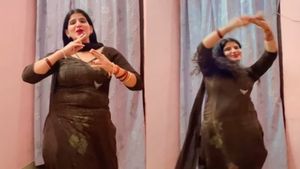 हरयाणवी गाने पर महिला ने लगाए जबरदस्त ठुमके, वायरल हुआ डांस VIDEO