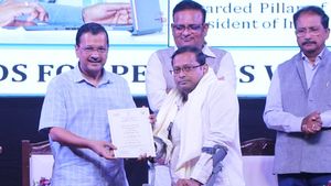 IDEA के फाउंडर मल्लिकर्जुना आइथा को CM अरविंद केजरीवाल ने दिया राजकीय पुरस्कार