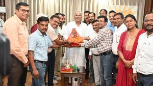 छत्तीसगढ़: CM भूपेश बघेल से राज्य विद्युत मंडल अभियंता संघ ने की मुलाकात, बोले- सरकार से हम सभी खुश हैं