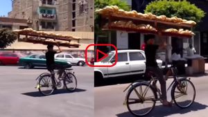 Bizarre: एक हाथ से साइकिल और सिर पर ब्रेड का 2 ट्रे, गजब का बैलेंस, देखें Video