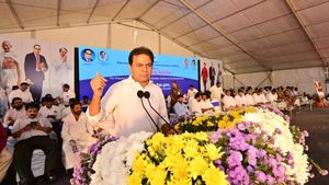 तेलंगाना: बीआरएस का BJP पर साधा निशाना, KTR बोले- जिन्हें 15 लाख मिले वो भाजपा को दे सकते हैं वोट 
