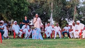 महिला हॉकी खिलाड़ियों के लिए डिप्टी सीएम दुष्यंत चौटाला ने भेजी 50 किट, कहा- नाम करेंगी रौशन