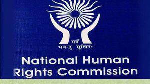 NHRC ने सुंदरगढ़ में नग्न मां-बेटी को सड़क पर घूमने वाली घटना पर मांगी रिपोर्ट, पूछा क्‍या की कार्रवाई 