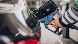 Petrol-Diesel Price Today: पेट्रोल-डीजल की कीमतें हुई अपडेट, जानें किस शहर में क्या है नया रेट?