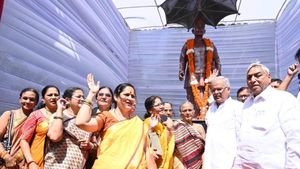 RAIPUR: आयुर्वेदिक महाविद्यालय में लगाई गई महापुरुषों की प्रतिमा, CM भूपेश बघेल ने किया अनावरण 
