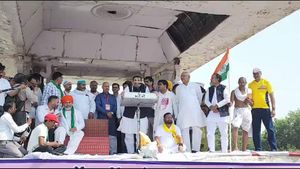 40 दिन MLA रहने पर पेंशन तो 40 साल के कर्मचारी को क्यों नहीं? AAP सांसद संजय सिंह ने पूछा 