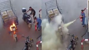 पेट्रोल भरवाने आए शख्स की गाड़ी में लगी आग, भाग खड़े हुए सब तो महिला ने दिखाई बहादुरी
