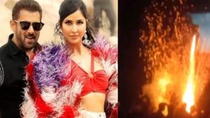 'टाइगर 3' देखने पहुंचे फैंस ने थिएटर में पटाखे फोड़कर मचाया बवाल, भगदड़ का डरावना वीडियो आया सामने