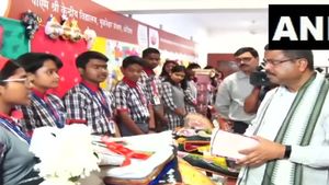 ओडिशा: शिक्षा मंत्री धर्मेंद्र प्रधान ने सीएम नवीन पटनायक से पीएम श्री योजना को लागू करने की अपील की