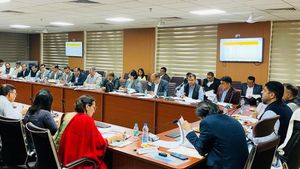 शराब की अवैध बिक्री पर अंकुश लगाएं अधिकारी, दुष्यंत चौटाला ने कहा
