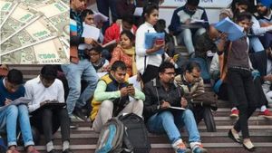 क्‍या सरकार बेरोजगार युवाओं को हर महीने दे रही 6 हजार रुपये? जानें वायरल मैसेज का सच 