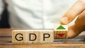Indian Economy: भारत की अर्थव्‍यवस्‍था पहली बार 4 ट्रिलियन डॉलर के पार, ग्रोथ रेट 7.8 फीसदी
