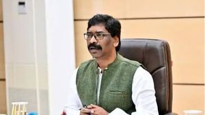 टनल हादसा: झारखंड के मजदूरों की मदद के लिए 3 अफसर रवाना, सीएम हेमंत ने की कुशलता की कामना