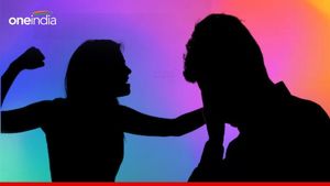 जन्मदिन पर दुबई नहीं ले गया पति, पत्नी ने मुक्के मारकर तोड़े दांत फिर उतारा मौत के घाट