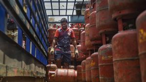 LPG Cylinder High Demand: अचानक क्यों बढ़ गई देश में एलपीजी सिलेंडर की डिमांड?