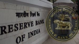 बजाज फाइनेंस पर RBI का एक्शन, इन दो लोन प्रोडक्ट पर लगाई तत्काल रोक