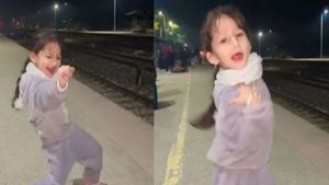 छोटी सी बच्ची ने 'ओई बाबा' पर किया शानदार डांस, VIDEO देख तारीफ करने लगे लोग