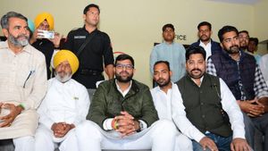 'बीरेंद्र सिंह बिना पेंदी के लोटे, उनके बयान हास्यास्पद', दिग्विजय चौटाला ने कहा