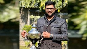  दिग्विजय चौटाला ने देश की सबसे बड़ी ग्रामीण क्रिकेट कॉस्को टूर्नामेंट की ट्रॉफी लॉन्च की
