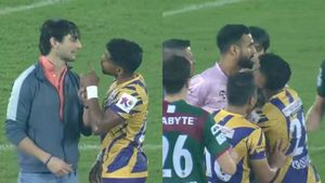 ISL मैच के बाद मैदान पर जोरदार झगड़ा, कोच और खिलाड़ी की भिड़ंत, वीडियो वायरल
