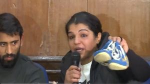 Sakshi Malik: साक्षी मलिक ने कुश्ती छोड़ने का किया ऐलान, रोते हुए बताई संन्यास की वजह