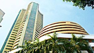 Share Market: अचानक गिरा शेयर मार्केट, 1000 अंक फिसला सेंसेक्स, सबसे ज्यादा टूटे कौन से शेयर? जानिए 