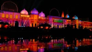 UP Religious Tourism: धार्मिक पर्यटन की धुरी बनता उत्तर प्रदेश