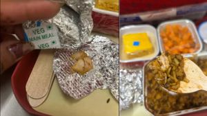 Air India News: यात्री को वेज खाने में मिले चिकन के टुकड़े, एयरलाइन को मांगनी पड़ गई माफी